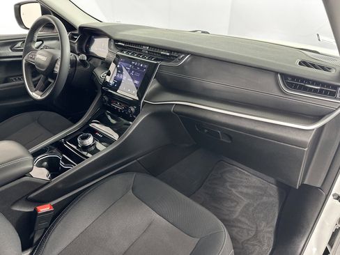 Used 2023 Jeep Grand Cherokee Laredo image 26