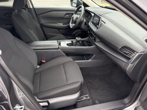 Used 2025 Nissan Rogue S FWD image 29