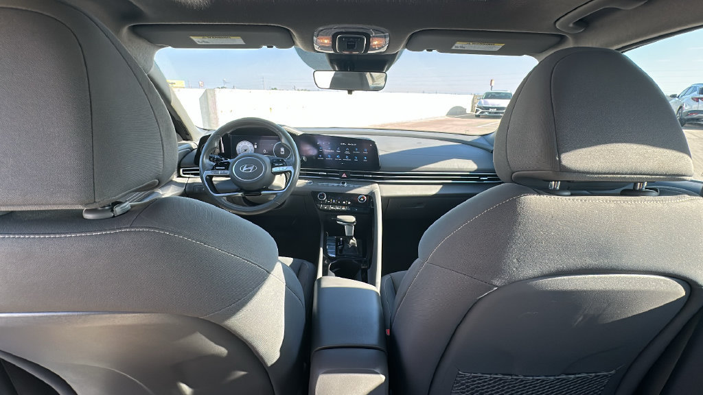 Used 2025 Hyundai Elantra SEL FWD image 29