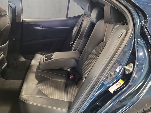 Used 2018 Toyota Camry SE FWD image 17