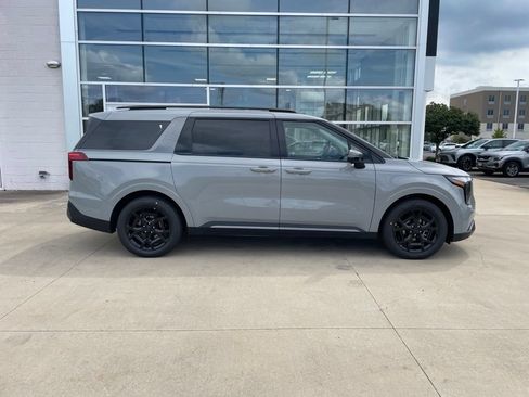 New 2027 Kia Carnival SX FWD image 4