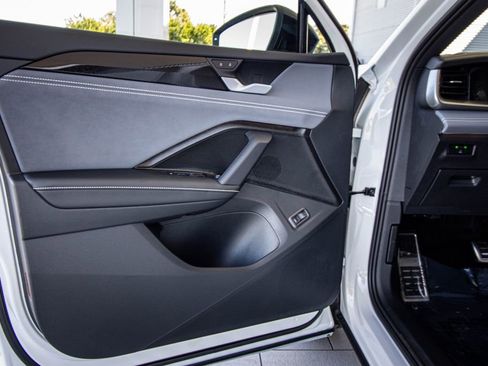 New 2026 Volkswagen Tiguan SE R-Line image 23