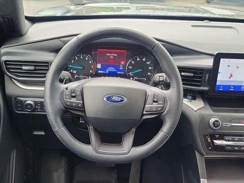 Used 2020 Ford Explorer XLT w/ Equipment Group 202A AWD/4WD image 9