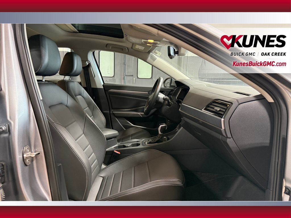 Used 2024 Volkswagen Jetta SE FWD image 36