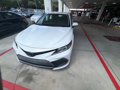 Used 2024 Toyota Camry LE FWD image 9