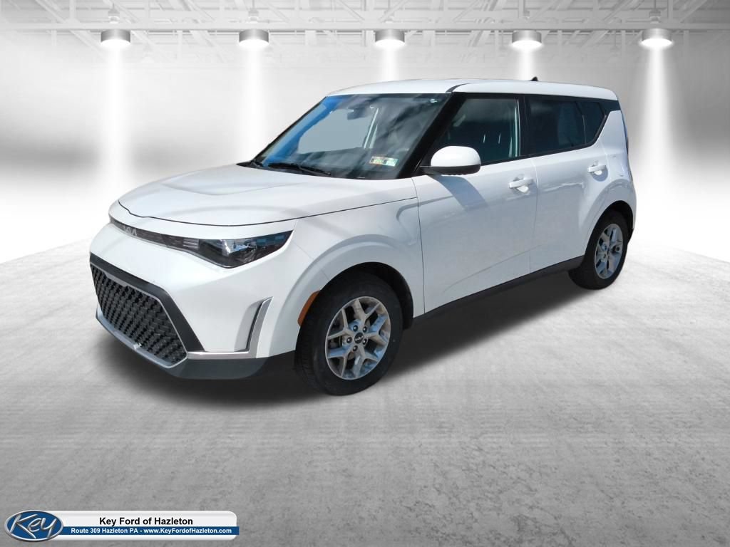 Used 2025 Kia Soul LX FWD image 5