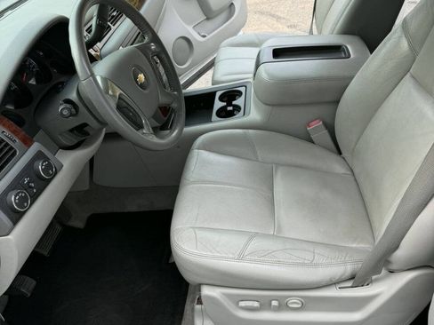 Used 2012 Chevrolet Suburban LT w/ Luxury Package AWD/4WD image 7