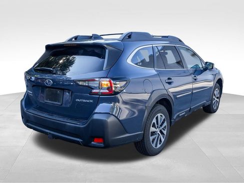 Used 2024 Subaru Outback Premium AWD/4WD image 4