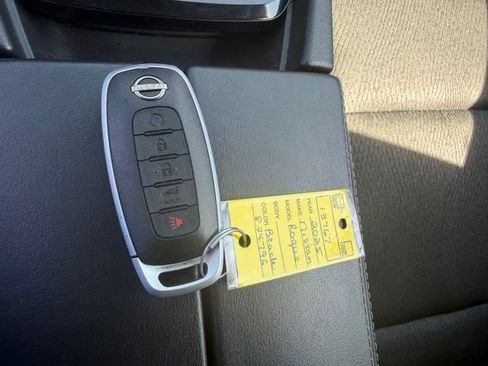 Used 2025 Nissan Rogue SV AWD/4WD image 28