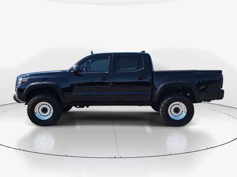 Used 2023 Toyota Tacoma TRD Off-Road w/ TRD Premium Off Road Package AWD/4WD image 7