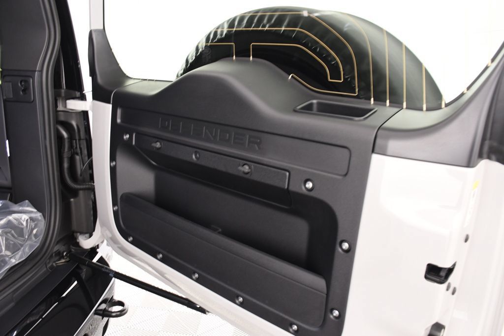 New 2026 Land Rover Defender 130 X-Dynamic SE AWD/4WD image 24