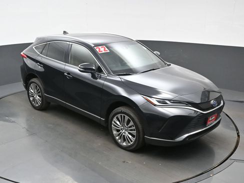 Used 2022 Toyota Venza XLE AWD/4WD image 36