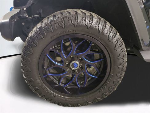 Used 2022 Jeep Wrangler Unlimited Sahara w/ Cold Weather Group image 11