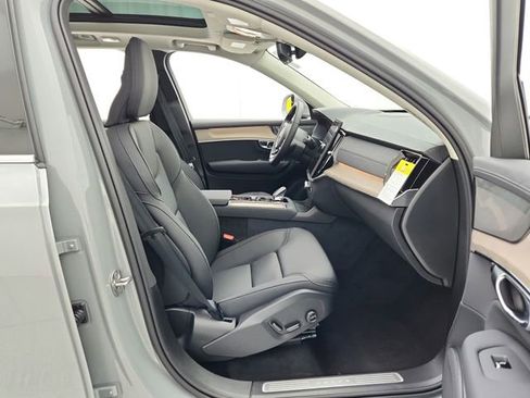 New 2026 Volvo XC90 B6 Plus w/ Protection Package Premier image 26