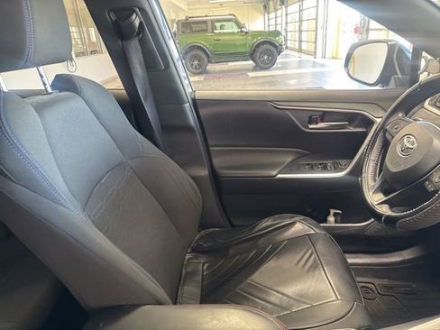 Used 2024 Toyota RAV4 SE image 11