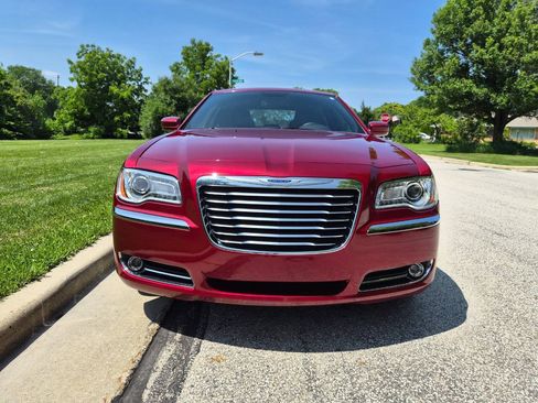 Used 2014 Chrysler 300 AWD w/ Driver Convenience Group image 7