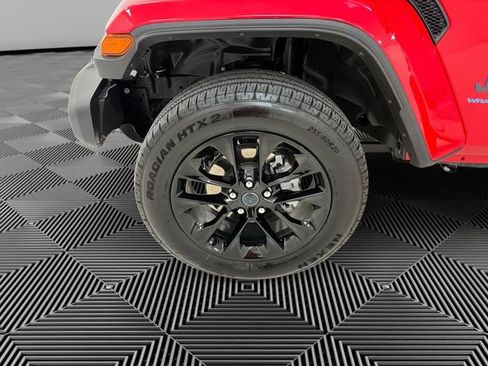 Used 2025 Jeep Wrangler Unlimited Sahara w/ Safety Group image 9