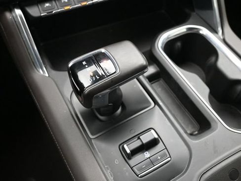 Used 2023 GMC Sierra 1500 Denali w/ Technology Package AWD/4WD image 9