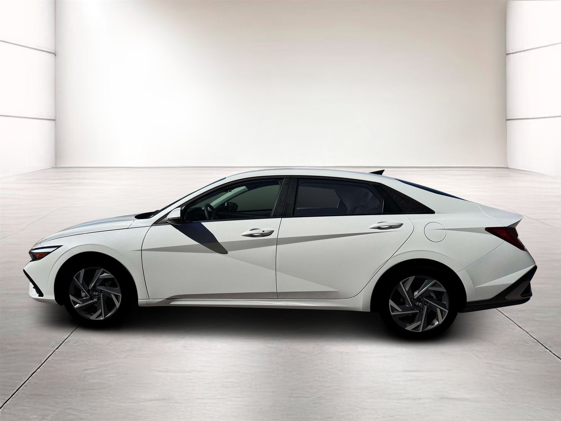 Certified 2026 Hyundai Elantra Limited FWD image 3