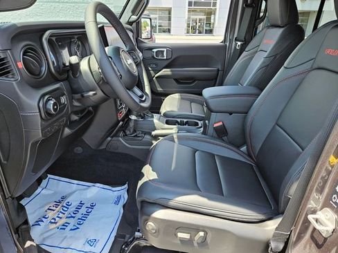 New 2025 Jeep Wrangler Unlimited Rubicon w/ Convenience Group image 4