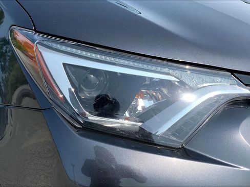 Used 2018 Toyota RAV4 XLE AWD/4WD image 27