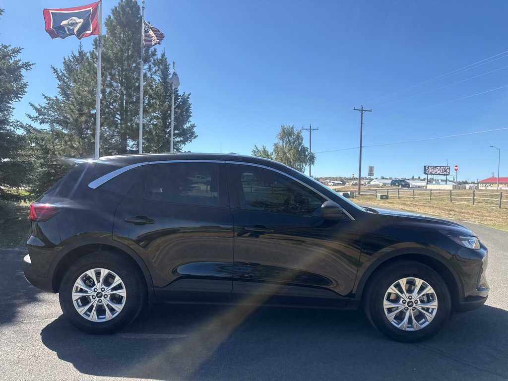 Used 2024 Ford Escape Active AWD/4WD image 4