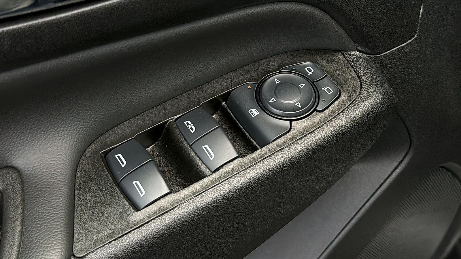 Used 2024 Chevrolet Equinox LT AWD/4WD image 23