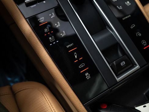 New 2026 Porsche Macan image 21