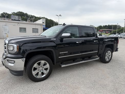 Used 2018 GMC Sierra 1500 SLT AWD/4WD image 3