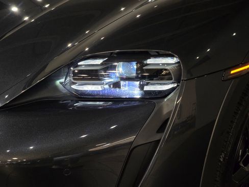 Used 2022 Porsche Taycan 4 Cross Turismo image 12