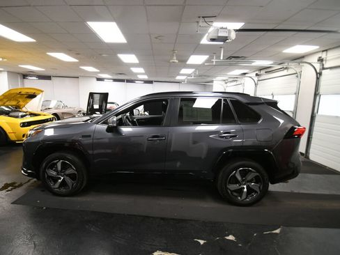 Used 2023 Toyota RAV4 SE w/ Weather & Moonroof Package AWD/4WD image 5