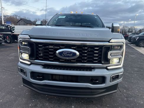 Used 2025 Ford F350 Platinum w/ Platinum Plus Package image 3