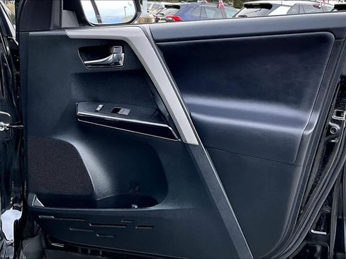 Used 2016 Toyota RAV4 Limited image 22