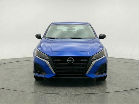 Used 2025 Nissan Altima 2.5 SV image 2