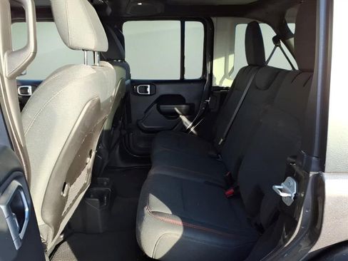 Used 2024 Jeep Wrangler Unlimited Rubicon AWD/4WD image 5