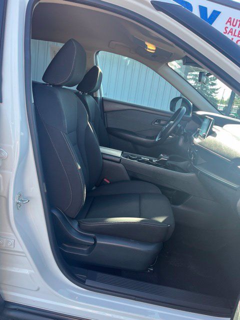 Used 2023 Nissan Rogue S AWD/4WD image 30