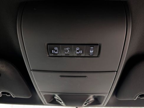Used 2016 Dodge Grand Caravan SXT FWD image 31