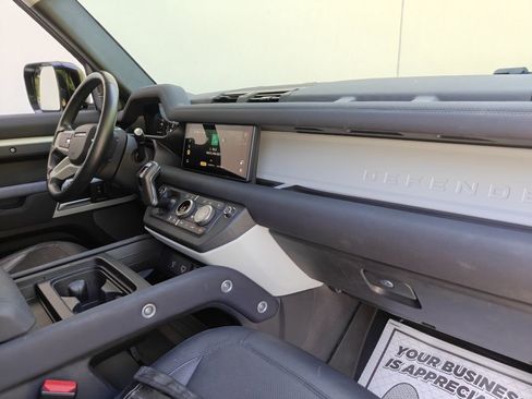 Used 2023 Land Rover Defender 90 SE AWD/4WD image 39
