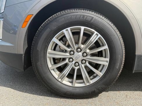 Used 2018 Cadillac XT5 Luxury w/ Driver Awareness Package FWD image 11
