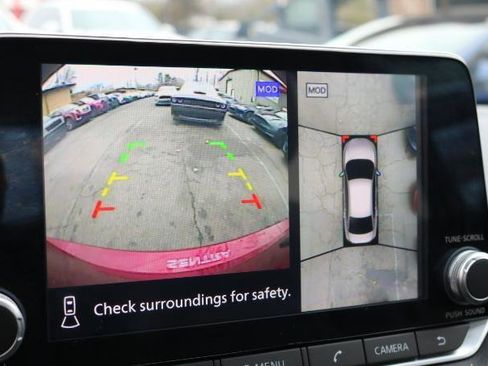 Used 2021 Nissan Sentra SR w/ SR Premium Package image 16