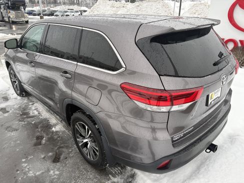 Used 2019 Toyota Highlander LE image 6