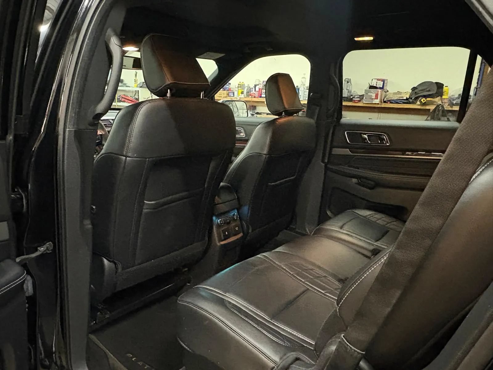 Used 2018 Ford Explorer Platinum AWD/4WD image 27