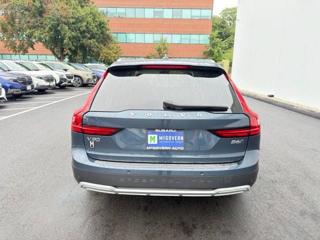 Used 2025 Volvo V90 B6 Cross Country Plus w/ Protection Package Premier AWD/4WD image 7