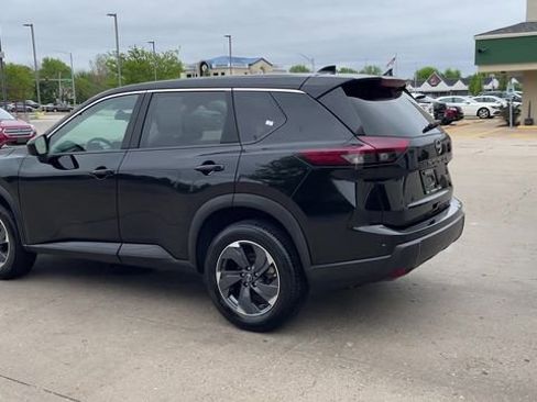 Used 2024 Nissan Rogue SV FWD image 6
