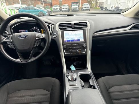 Used 2020 Ford Fusion SE image 18