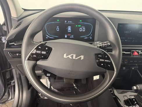 Used 2025 Kia Niro LX FWD image 20