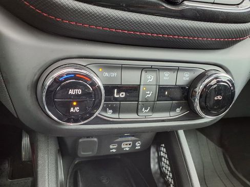 Used 2023 Chevrolet TrailBlazer RS w/ Sun and Liftgate Package AWD/4WD image 9