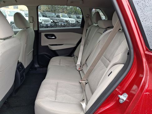 Used 2025 Nissan Rogue SV image 10