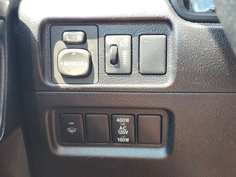 Used 2015 Toyota 4Runner SR5 AWD/4WD image 23