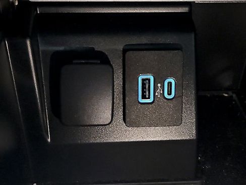 Used 2020 Ford Explorer XLT w/ Equipment Group 202A image 27